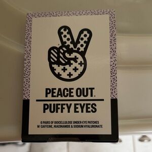 Peace Out Puffy Eyes Under-Eye Patches — White & Black
6 pairs in unopened box.